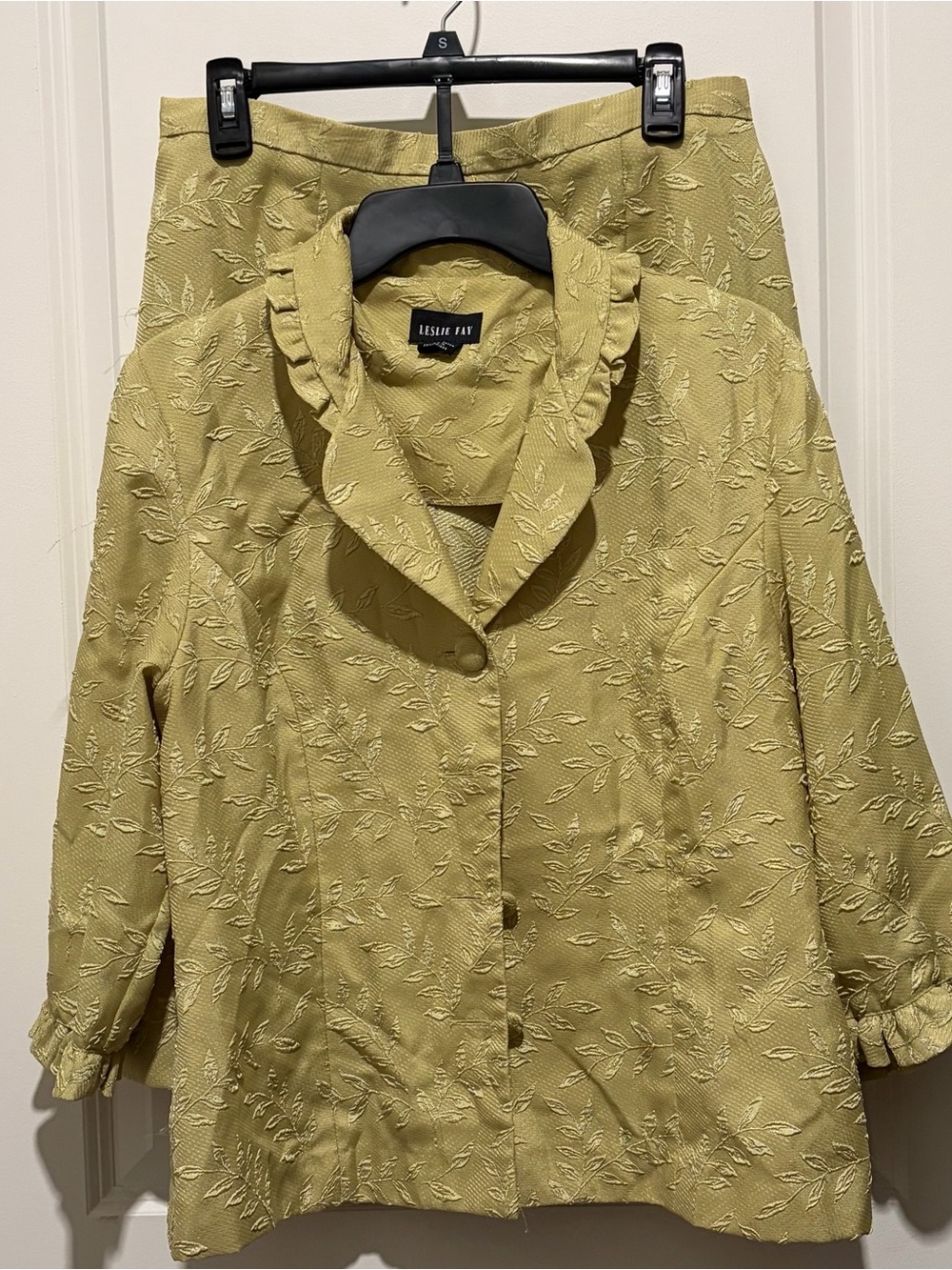 Vintage Leslie Fay Women's Olive Green Textured Button-Front Top